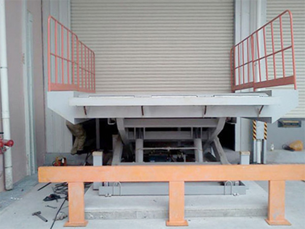 升降平臺為什么會有時候左右搖晃